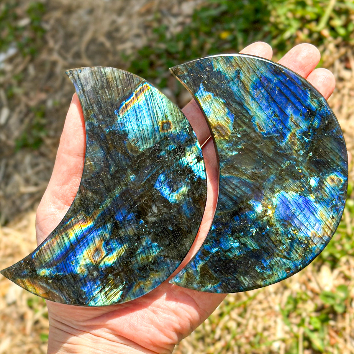 1 count "Handmade Labradorite Moon Ornament - Unique Decor with Celestial Allure" Moonstone Crystal Crystal Carvings